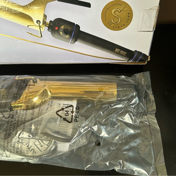 Hot Tools Curling Iron Size 1 1/4” - Picture 3 of 6